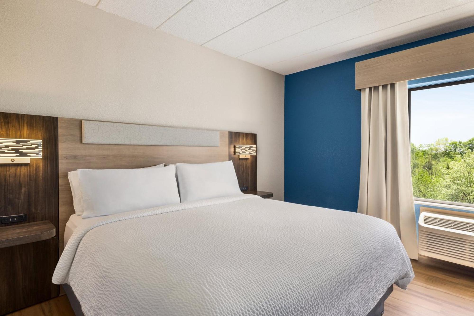 Holiday Inn Express Hotel & Suites Indianapolis W - Airport Area By Ihg Exterior photo