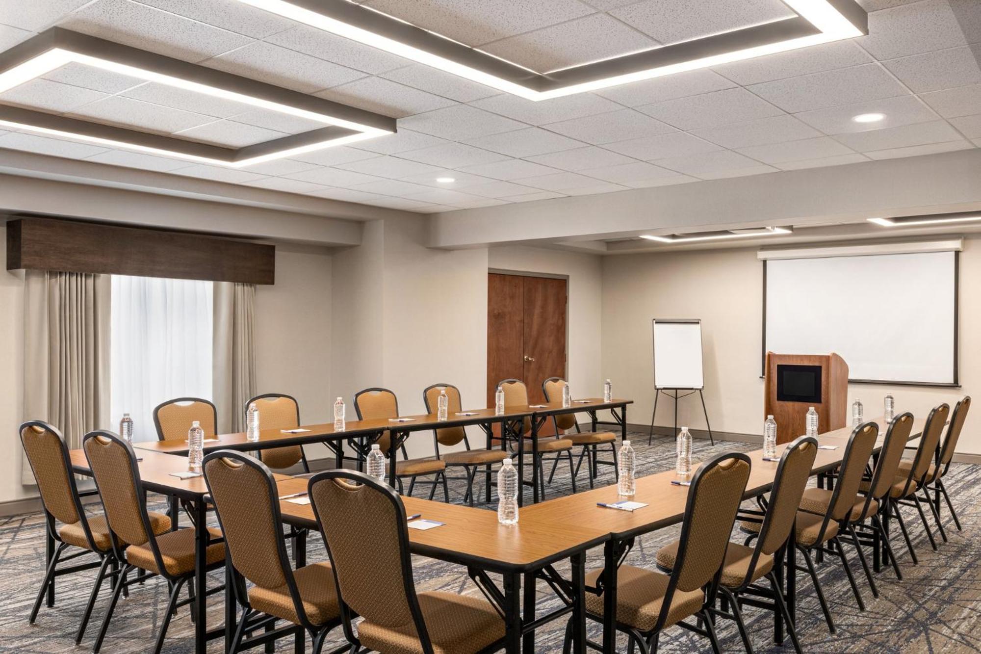 Holiday Inn Express Hotel & Suites Indianapolis W - Airport Area By Ihg Exterior photo