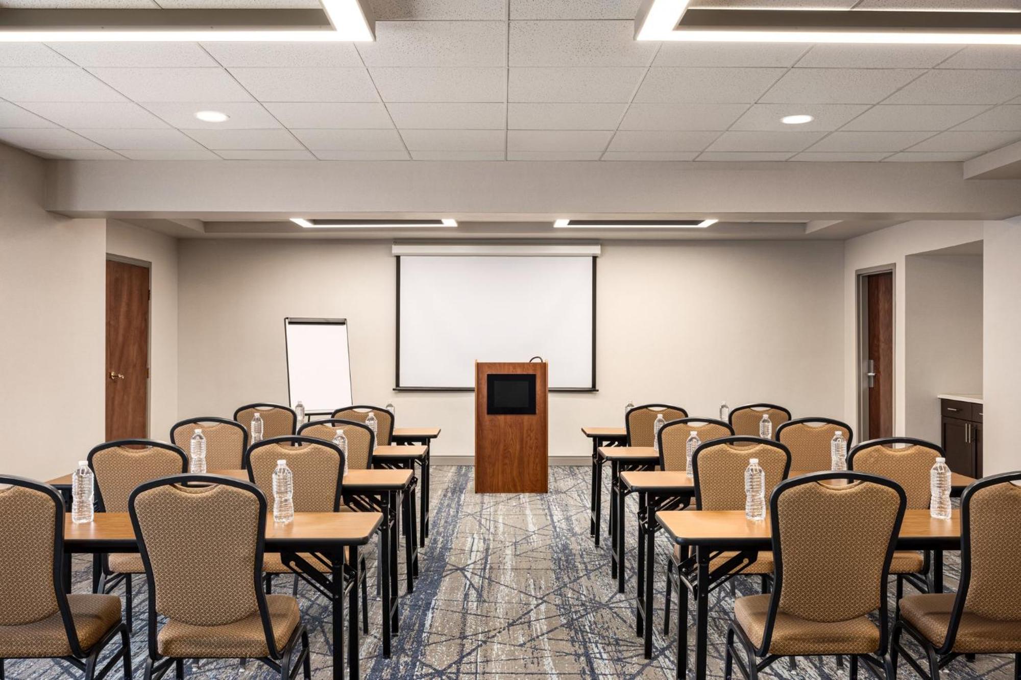 Holiday Inn Express Hotel & Suites Indianapolis W - Airport Area By Ihg Exterior photo